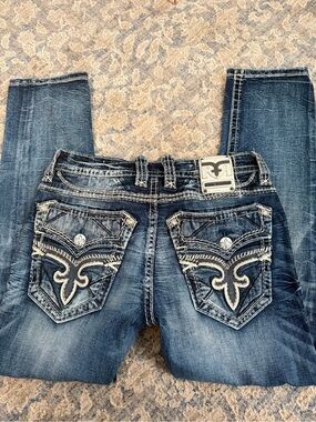 Rock Revival Men’s slim straight Jeans with Embroidered Back Pockets